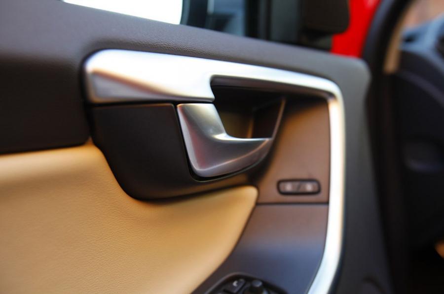  Volvo XC60 R-Design 2011 года  (фото 9 из 32)